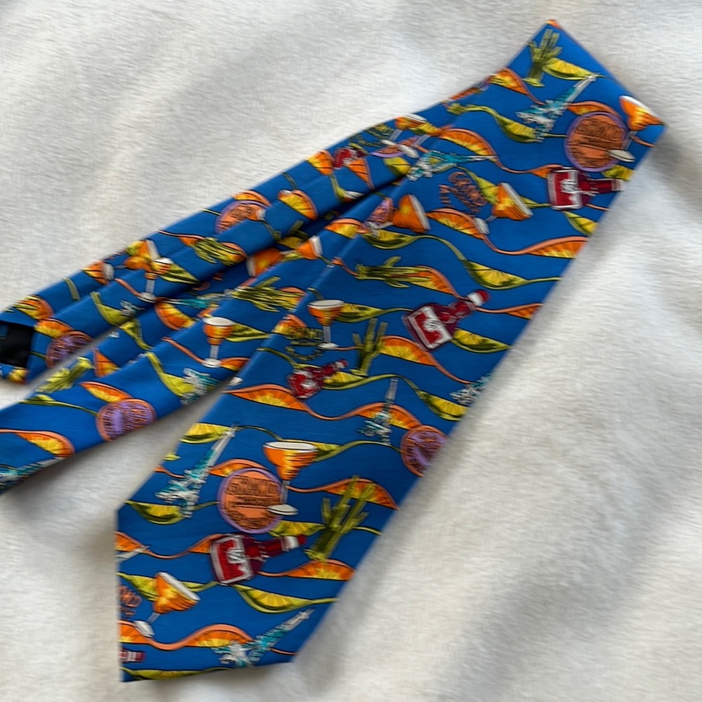 100% silk margarita tie.